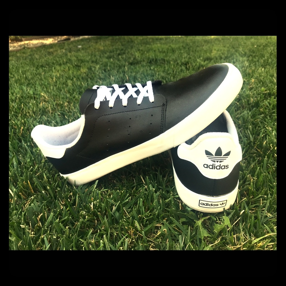 adidas Advantage. Excellent condition. No scuffs